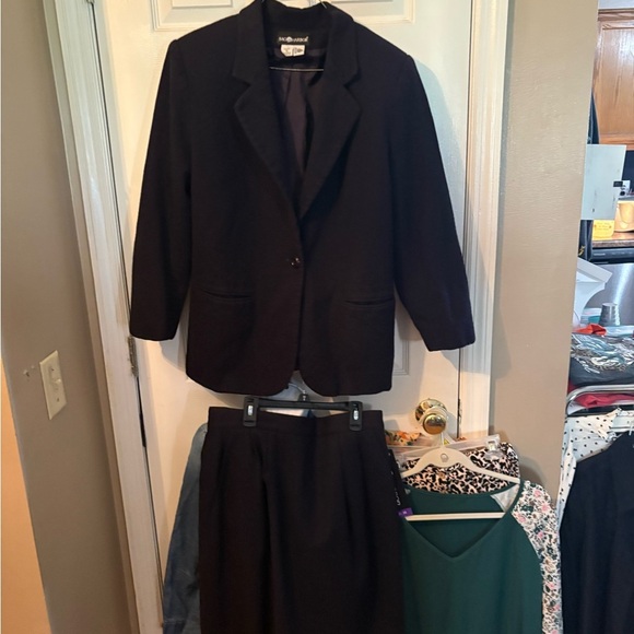 Blazer‎ and Skirt Set - Picture 1 of 4